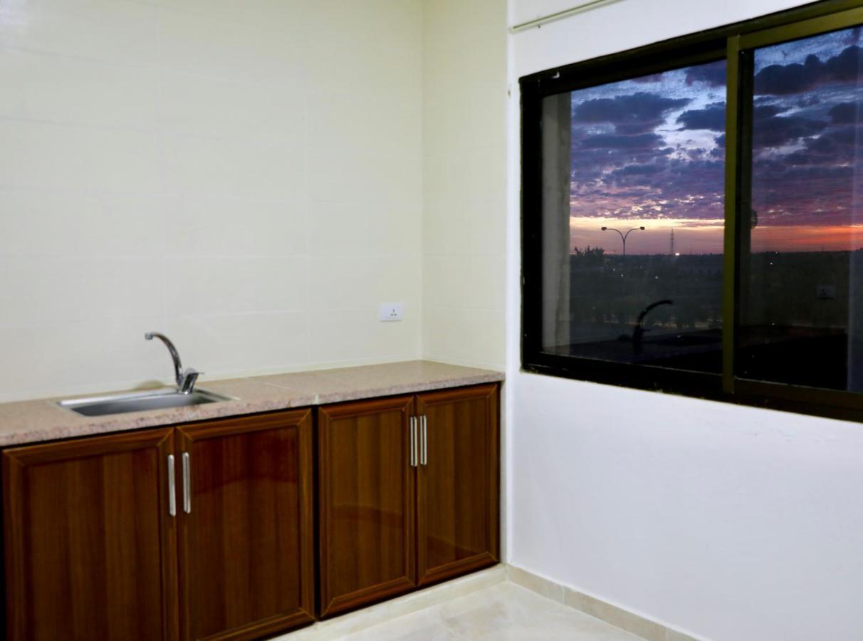 Faraseen Apartments Al Qastal Extérieur photo