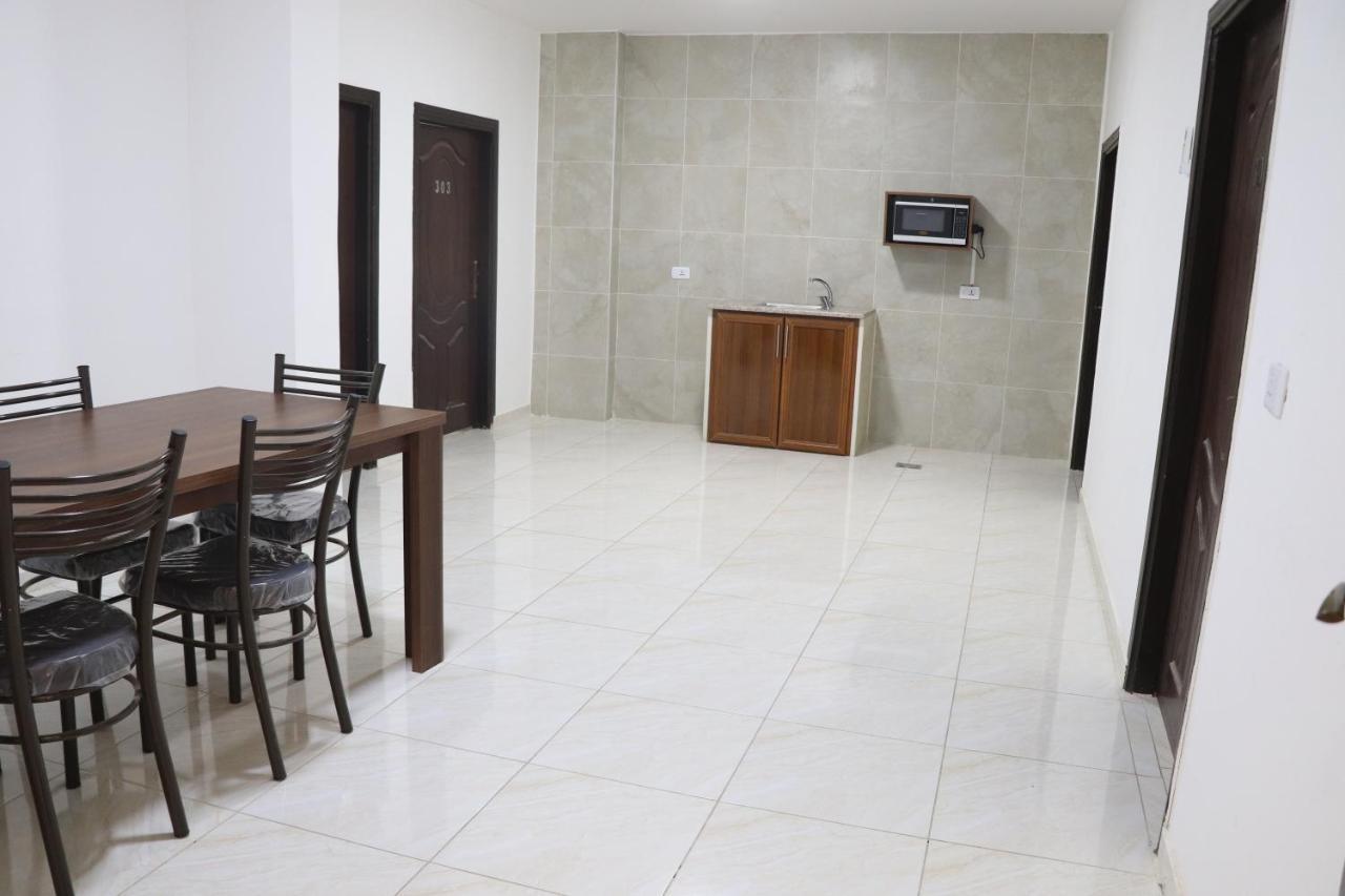 Faraseen Apartments Al Qastal Extérieur photo