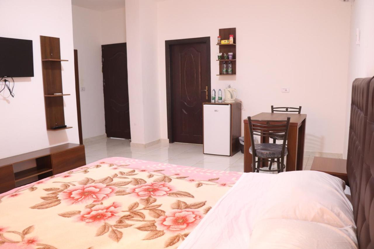 Faraseen Apartments Al Qastal Extérieur photo